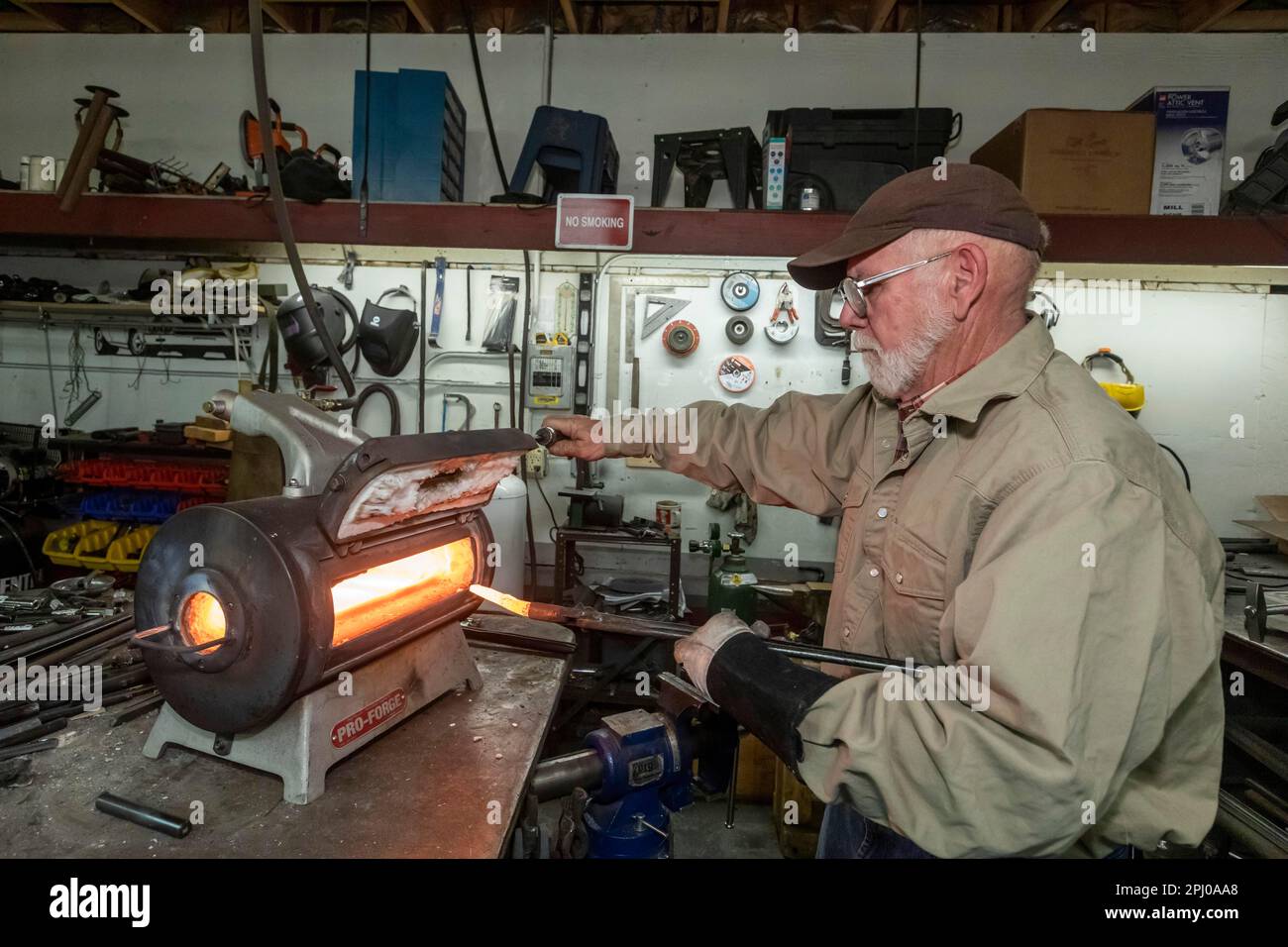 Colorado Springs, Colorado, Blacksmith Fred Martin crée des outils de