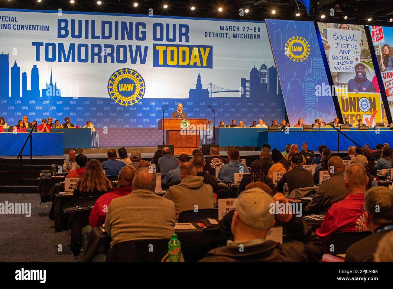 Detroit (Michigan) États-Unis, le 27 mars 2023, le président nouvellement élu des travailleurs et travailleuses de l'automobile, Shawn Fain, a pris la parole au début des négociations des UAWs Banque D'Images
