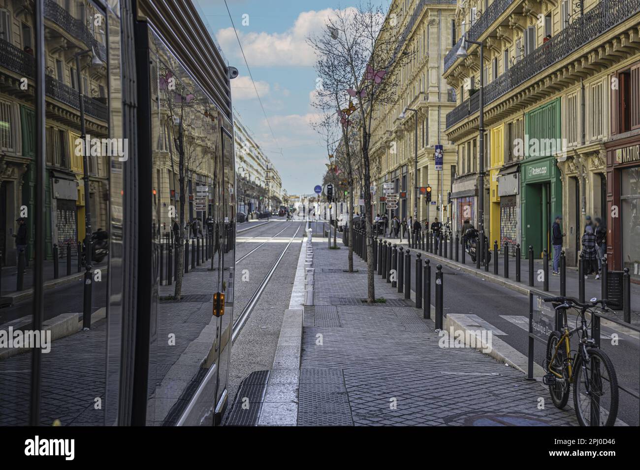 Le tramway de Marseille est un symbole emblématique de la ville ...