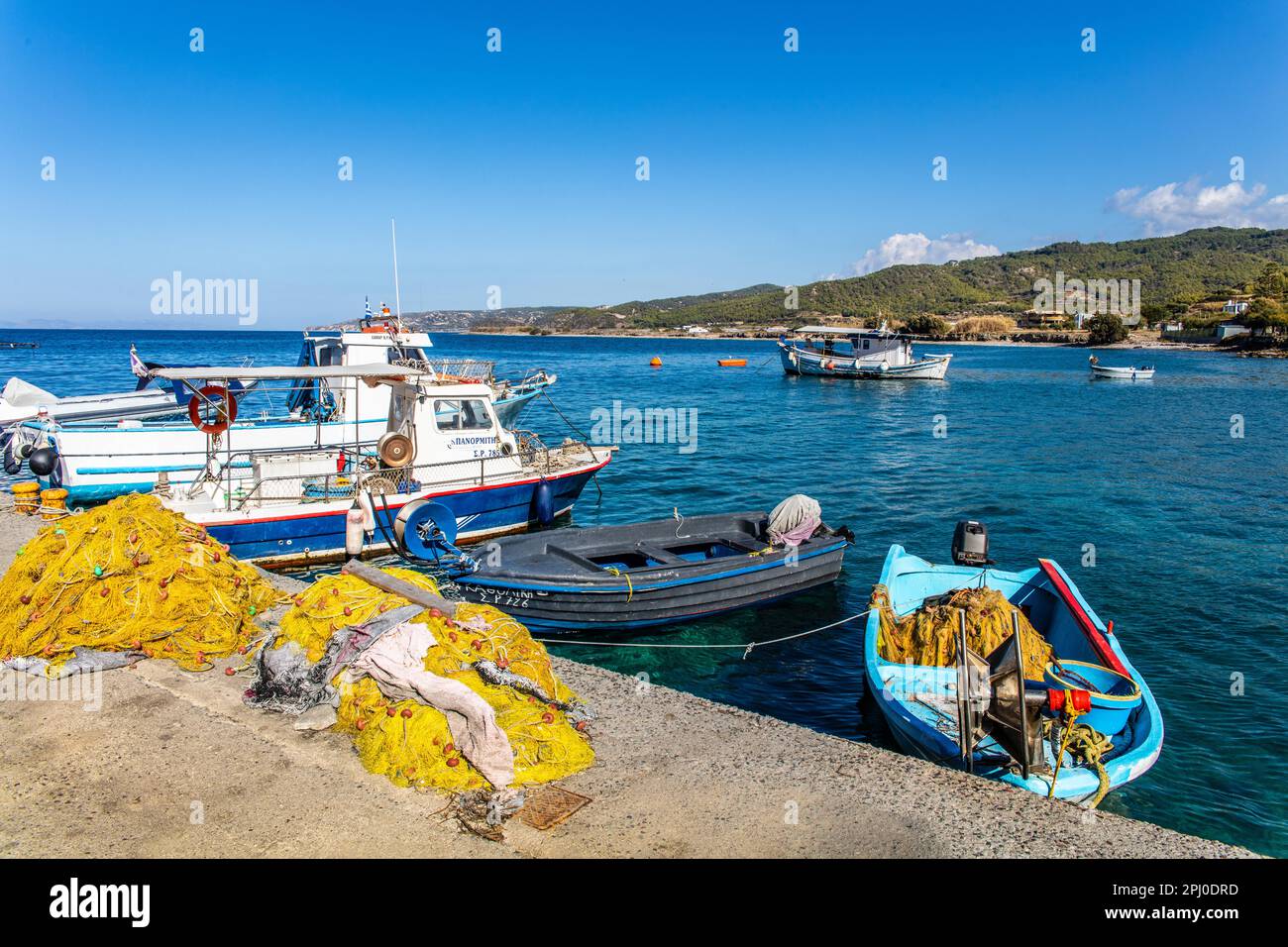 Petit port de pêche Kamiros Skala, Rhodes, Grèce Banque D'Images