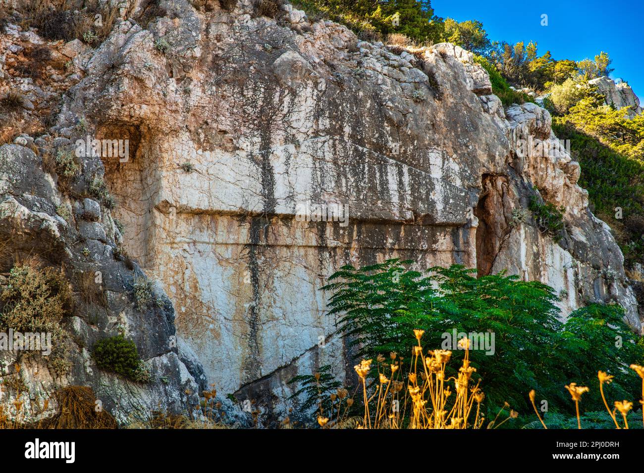 Décoration de secours d'un tombeau hellénistique, petit port de pêche Kamiros Skala, Rhodes, Grèce Banque D'Images