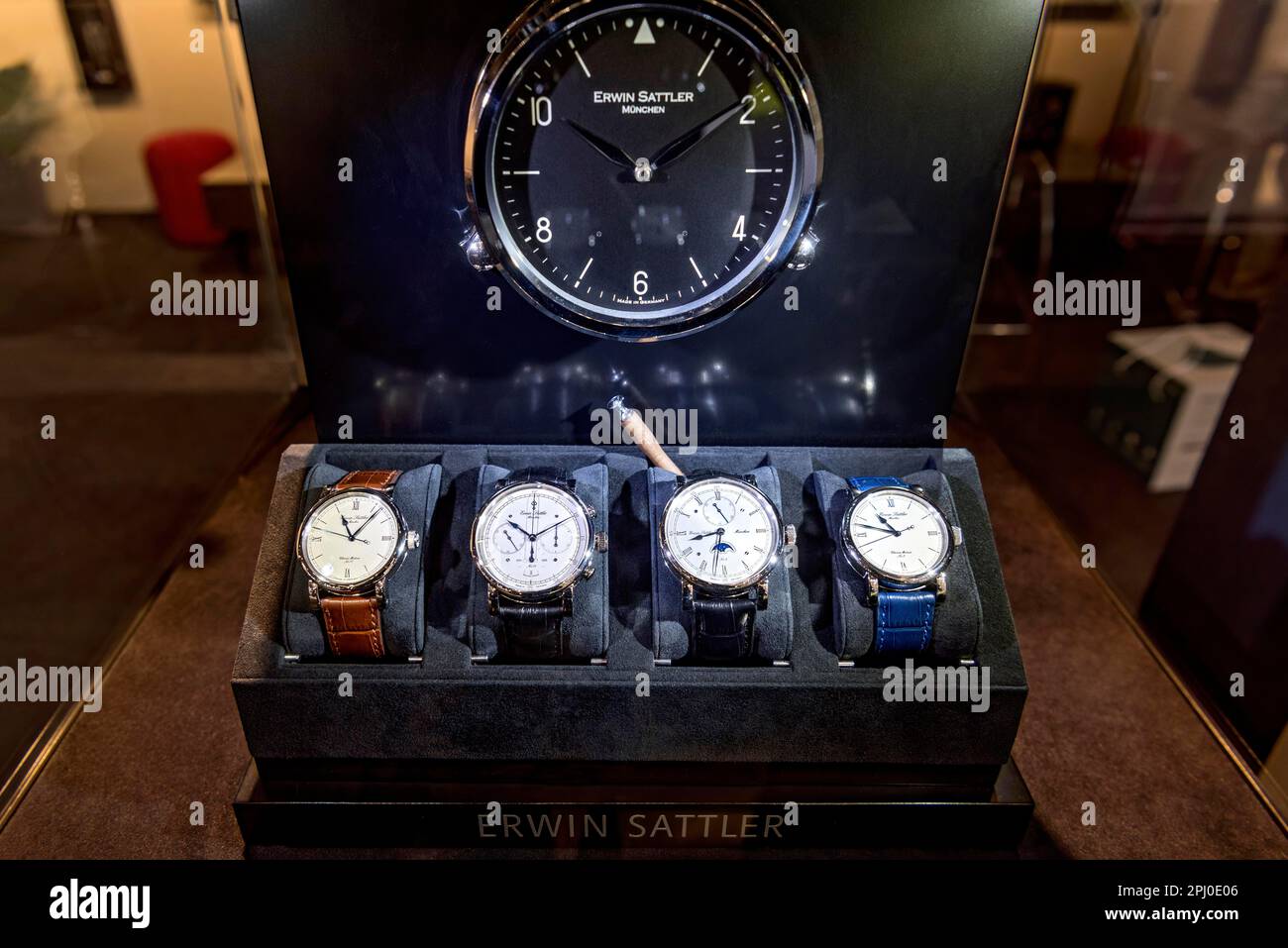 Vitrine avec montres-bracelets de haute qualité, stand du salon de la fabrication Erwin Sattler, horloger, Inhorgenta, salon de la bijouterie Banque D'Images