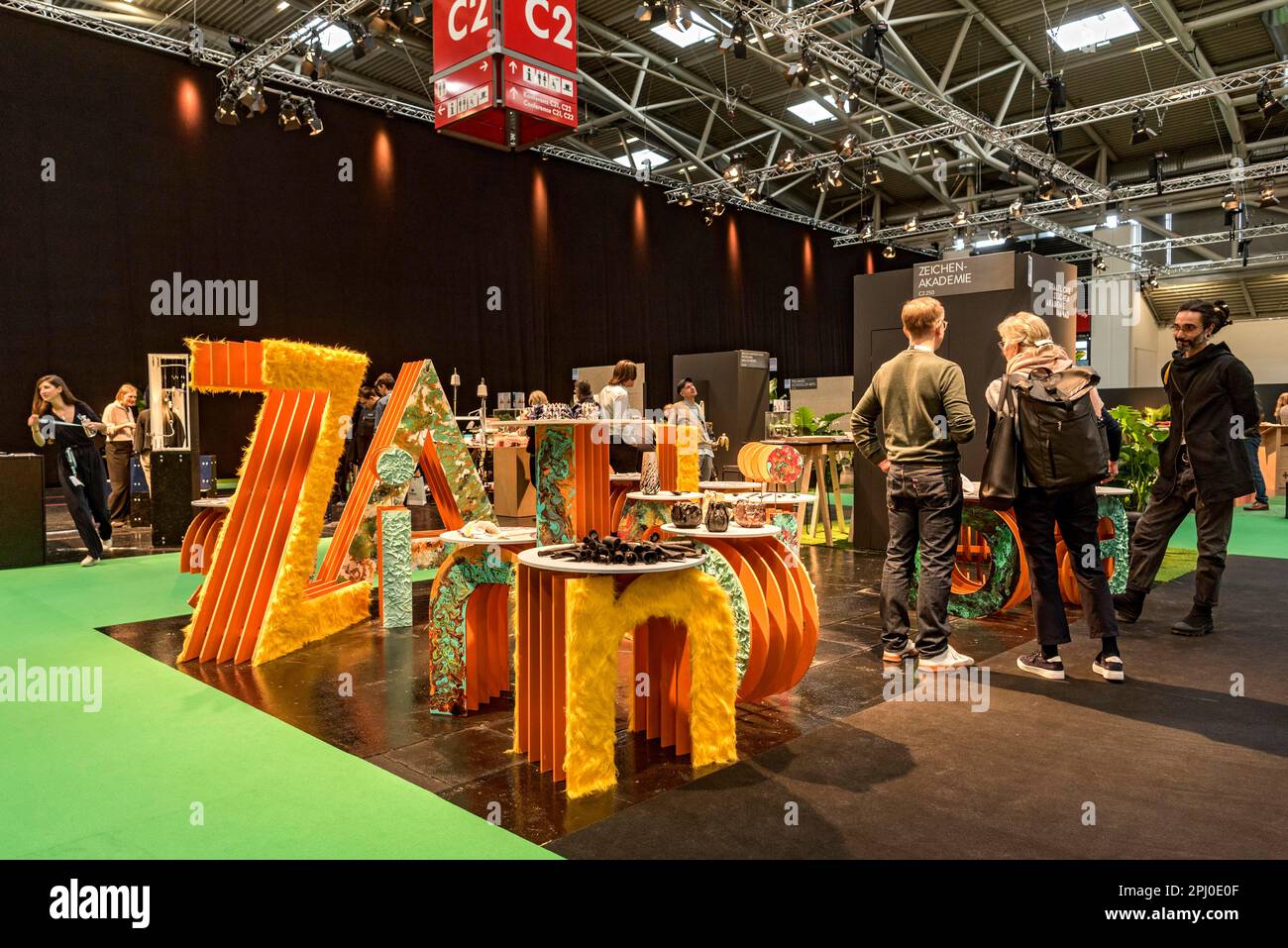 Lettres en plastique, stand du salon professionnel, école professionnelle pour les orfèvres, Académie nationale de dessin, Académie de dessin Hanau, Inhorgenta, salon professionnel pour Banque D'Images