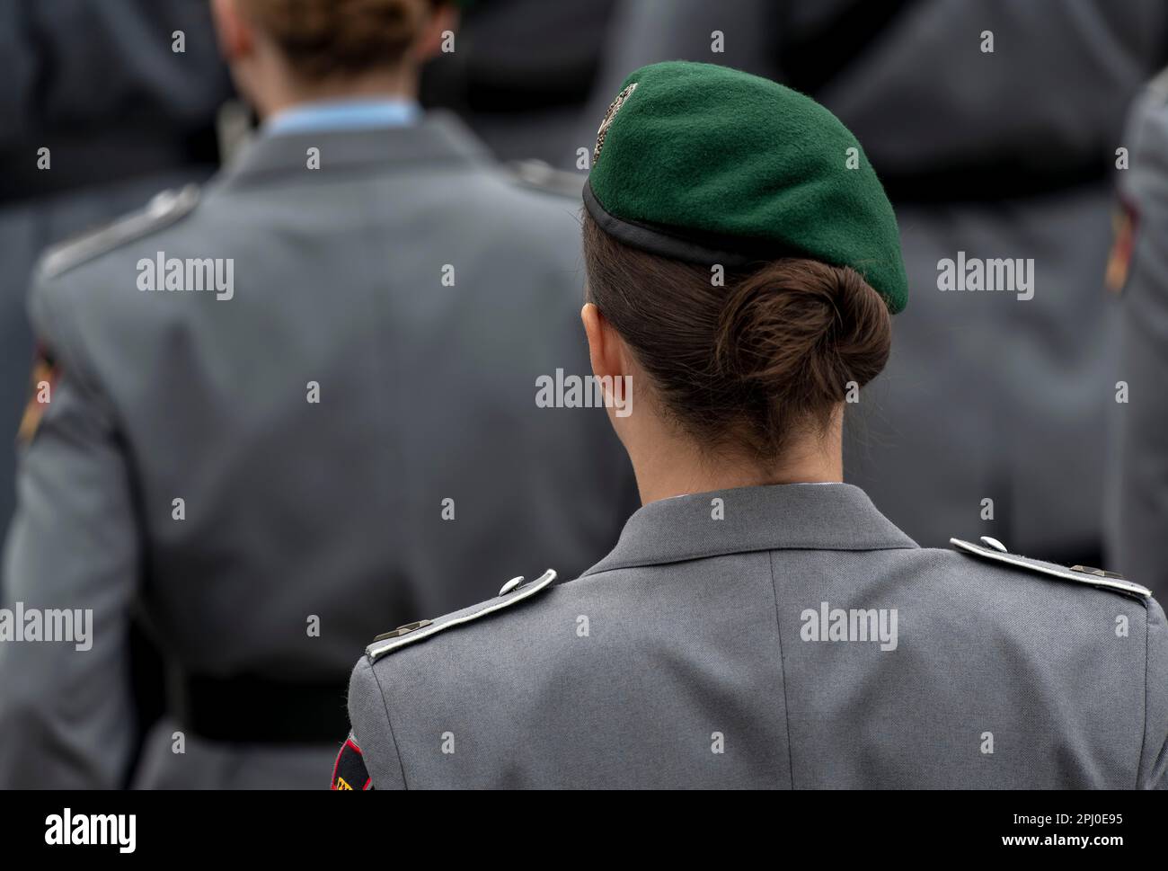 Soldat de l'armée allemande avec l'insigne de rang Obergefreiter (front) à l'appel de la passation de rôle de l'Armée de terrain allemande au Palais de Nymphenburg, en Bavière Banque D'Images