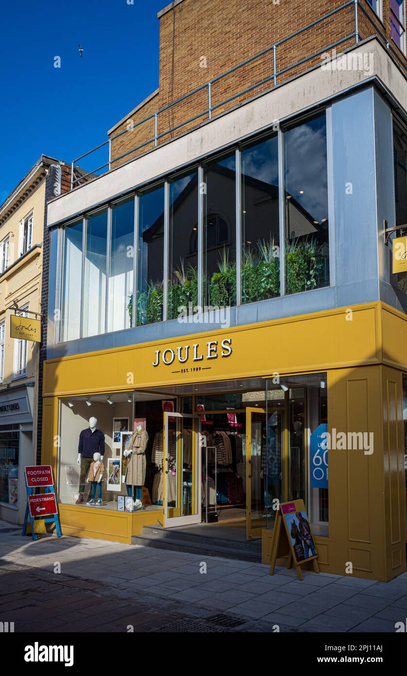 Joules Store - Joules Shop in Norwich UK - Joules est une chaîne de vêtements basée au Royaume-Uni qui vend des vêtements de style de vie de pays. Fondée en 1989 par Tom Joule. Banque D'Images