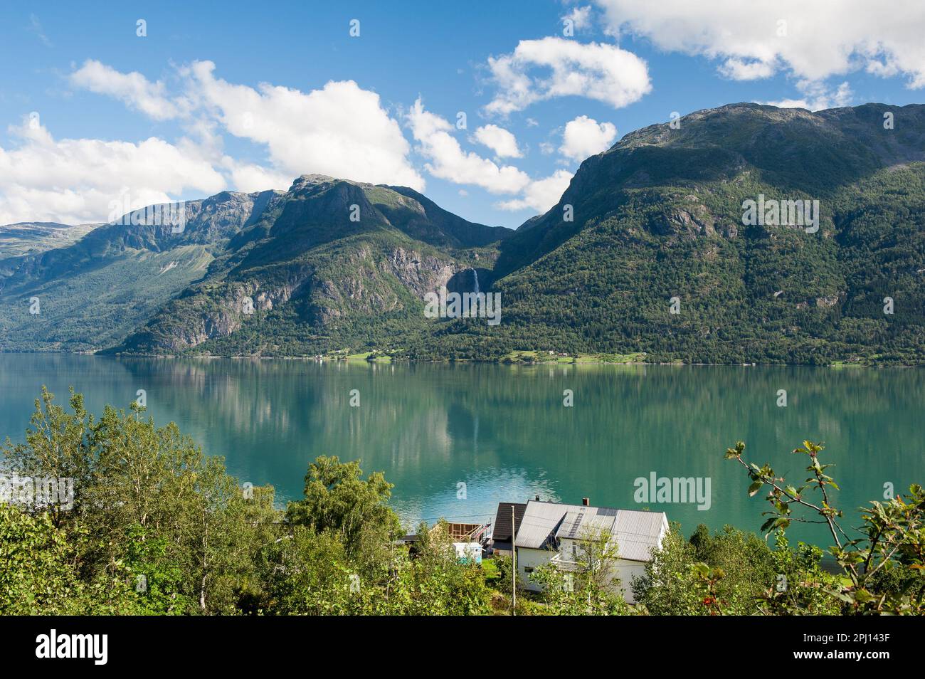 Lustafjorden, municipalité de Luster, comté de Vestland, Norvège occidentale Banque D'Images