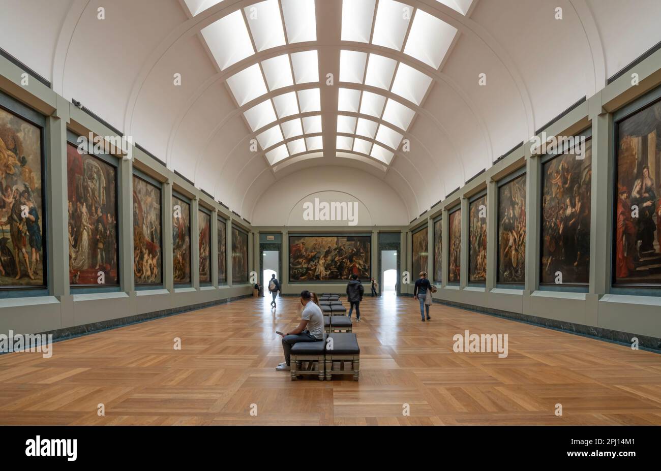 Paris, France - 02 19 2023 : Musée du Louvre. Vue sur la salle de portrait de Marie de Médicis comme une reine triomphante Banque D'Images