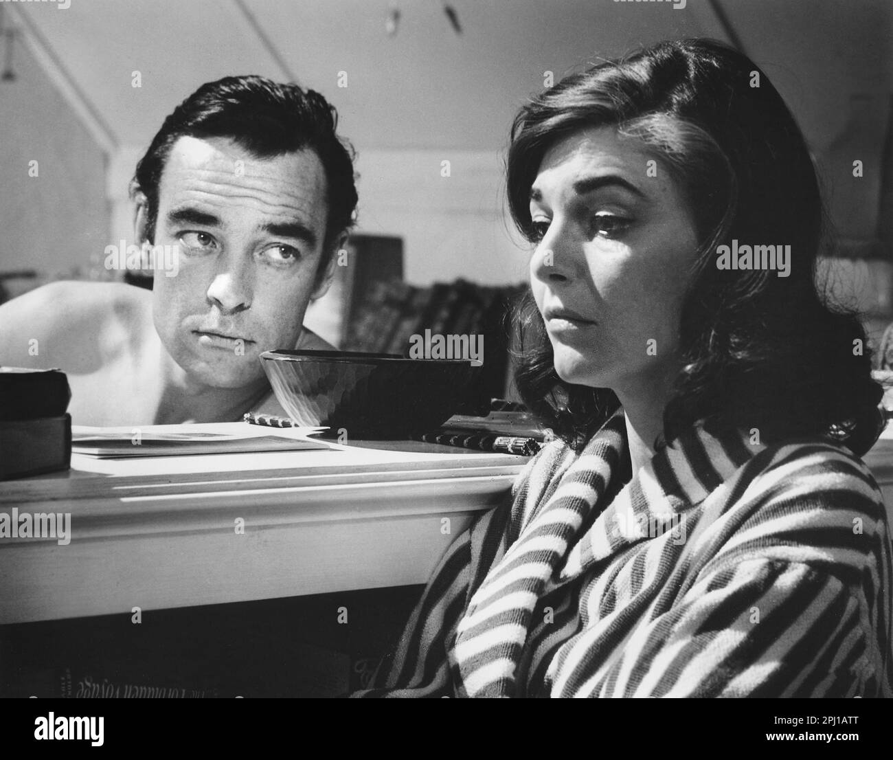 Richard Johnson, Anne Bancroft, sur le tournage du film britannique, « The Pumpkin Eater », Royal films International, Columbia Pictures, 1964 Banque D'Images