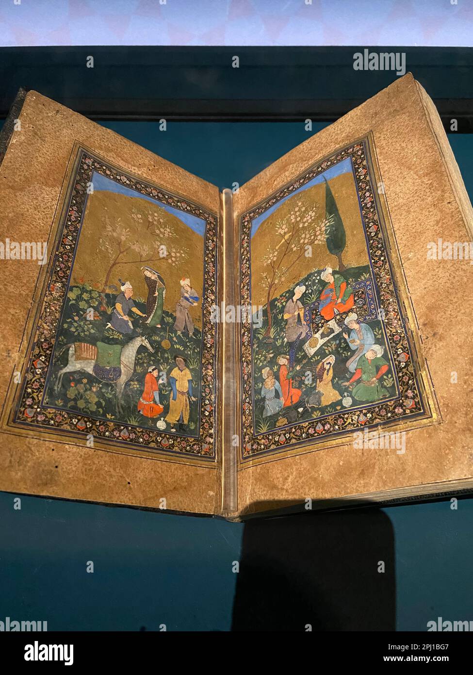 Paris, France - 02 19 2023 : Musée du Louvre. Splendeurs des oasis de l'Ouzbékistan Banque D'Images