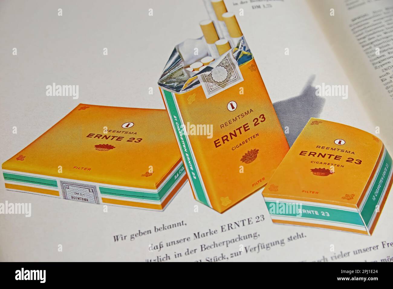 Viersen, Allemagne - 9 mars. 2023: Ernte 23 Reemtsma cigarettes publicité dans le magazine papier allemand de 60s Banque D'Images