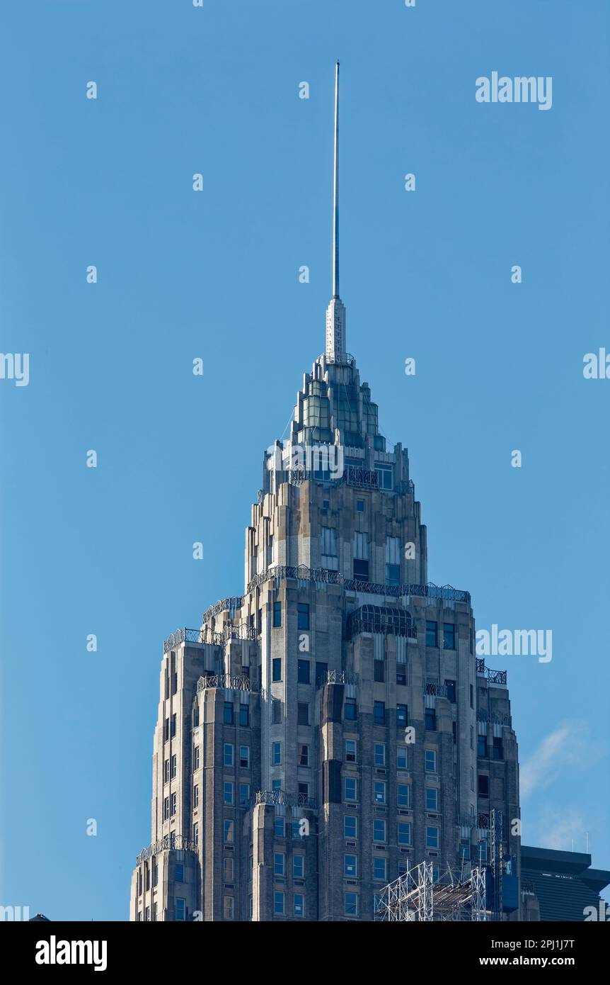 70 Pine Street, une flèche Art déco à aiguille. L’éclairage du bâtiment devait symboliser le rôle de producteur d’énergie du constructeur, la compagnie pétrolière Cities Service. Banque D'Images