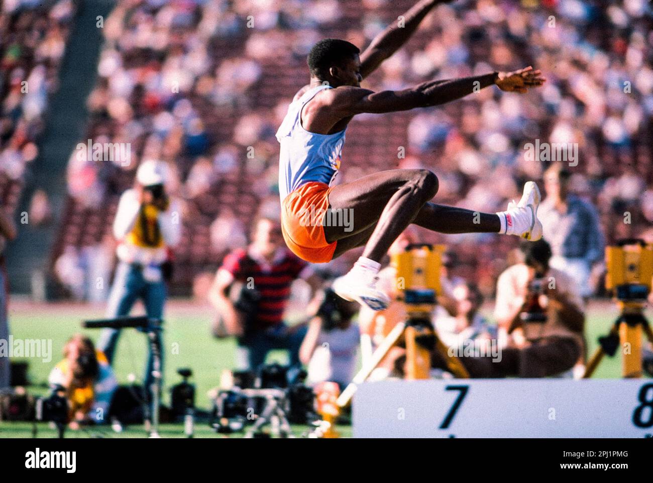 Carl Lewis (États-Unis) participe aux épreuves d'athlétisme de l'équipe olympique des États-Unis en 1984 Banque D'Images