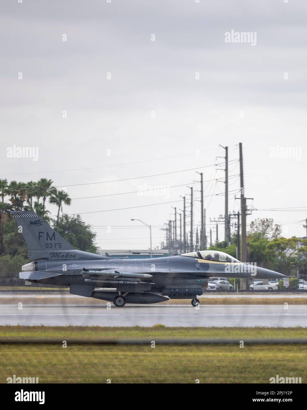 F16 avions de chasse de la base aérienne de la réserve Homestead sont repérés à l'aéroport international de Miami, FL, sur 30 mars 2023 Banque D'Images