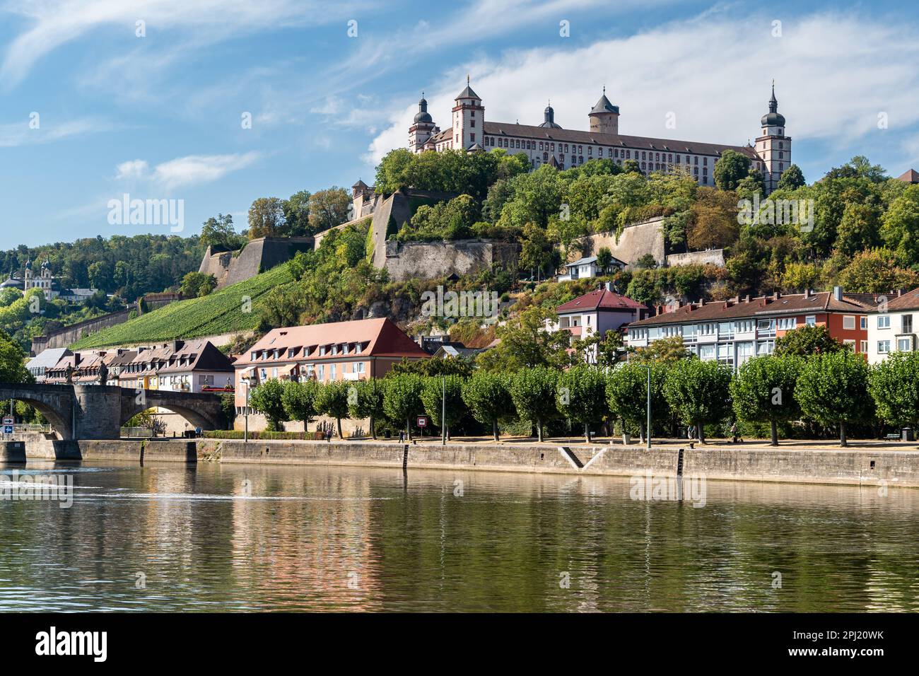 Vue sur la forteresse de Marienberg (Festung Marienberg), le plus célèbre monument historique de Wurzburg, Bavière, Allemagne Banque D'Images