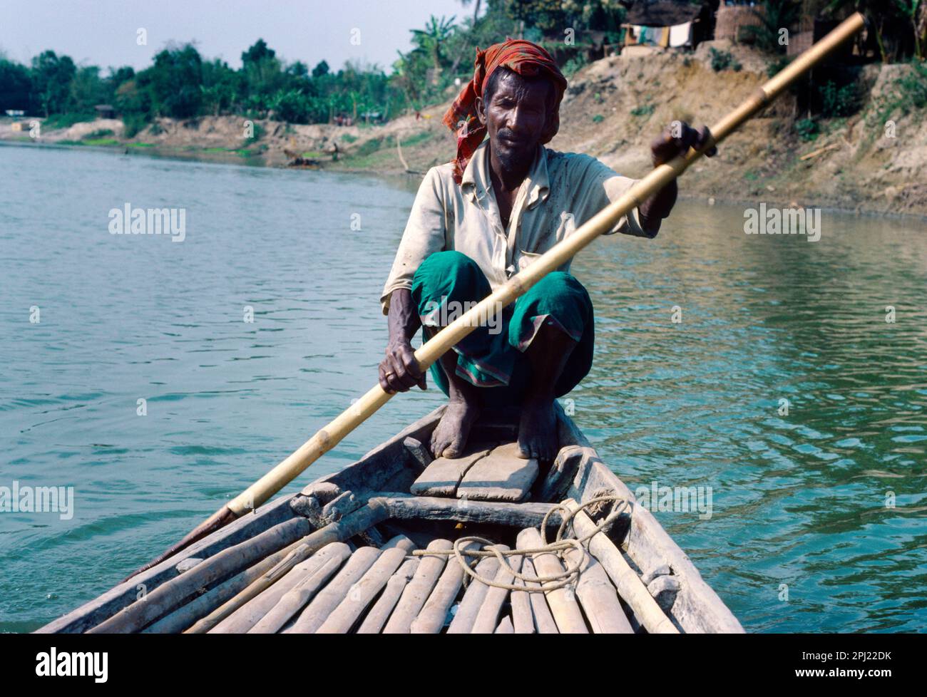 Bangladesh Faridpur - Padma River Man Polling Boat Banque D'Images