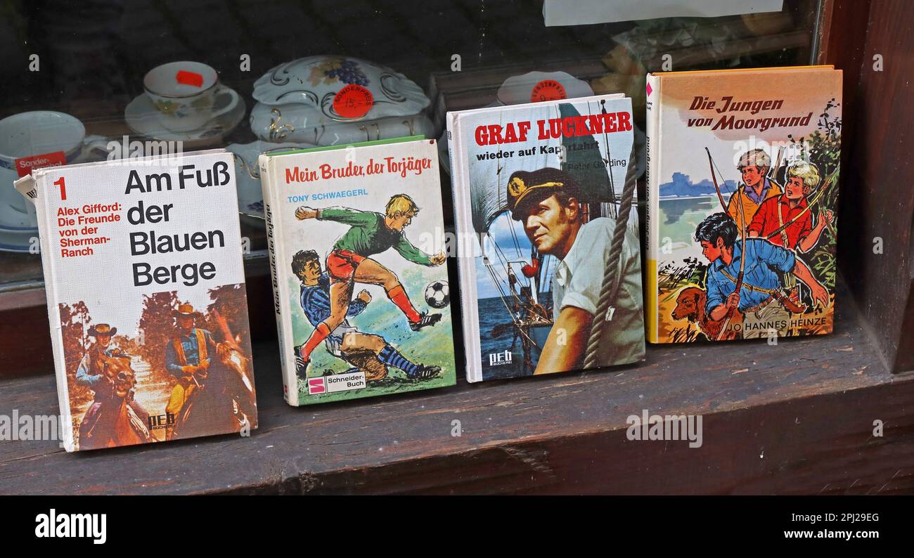 Quatre livres pour enfants de langue allemande, Bacharach (Bacharach am Rhein), district de Mayence-Bingen, Allemagne Banque D'Images