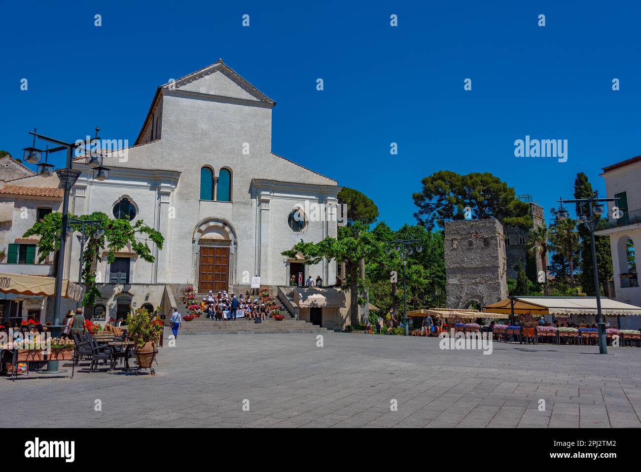 Ravello, Italie, 21 mai 2022: Les gens visitent la cathédrale de Ravello, Italie. Banque D'Images