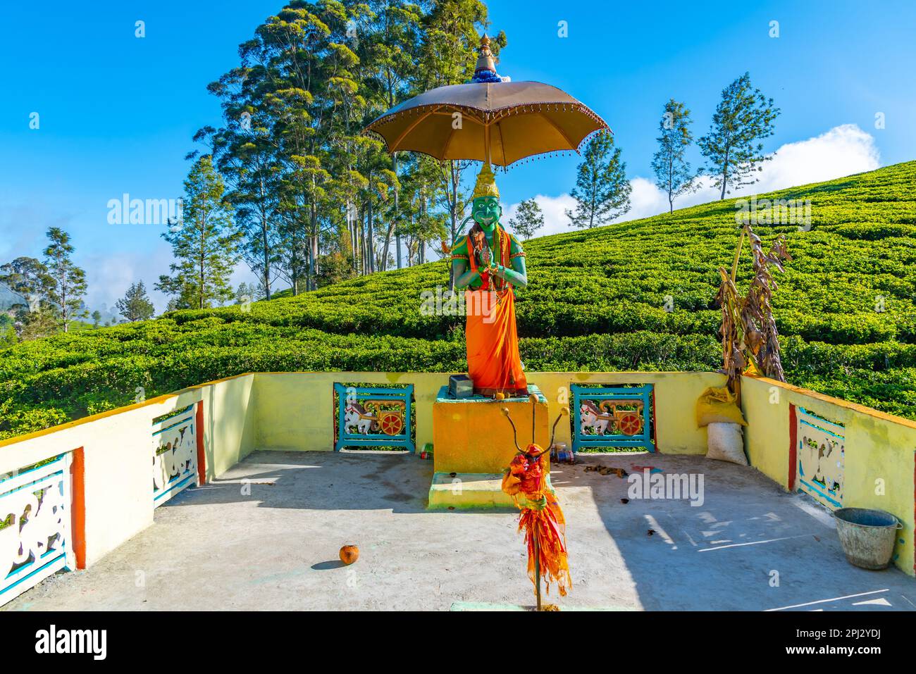 Haputale, Sri Lanka, 30 janvier 2022 : temple hindou dans les plantations de thé à Haputale, Sri Lanka. Banque D'Images
