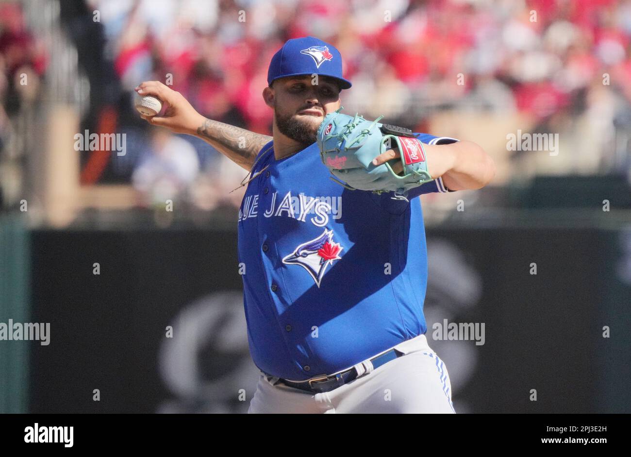 Les Blue Jays de Toronto à partir de Pitcher Alek Manoah livre un terrain à St. Louis Cardinals dans le premier repas au Busch Stadium à St. Louis, jeudi, 30 mars 2023. Photo de Bill Greenblatt/UPI Banque D'Images