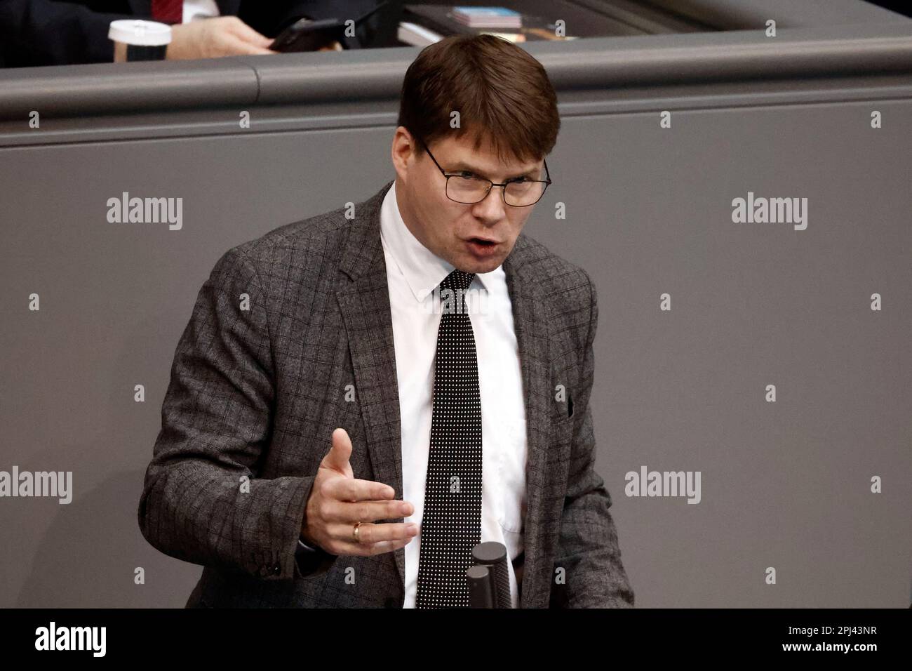 Berlin, Allemagne. 31st mars 2023. Steffen Korte (AfD) intervient au cours du débat sur la Loi sur le frein sur les prix de l'électricité et la Loi sur le frein sur les prix du chauffage au gaz naturel au Bundestag allemand. Credit: Carsten Koall/dpa/Alay Live News Banque D'Images