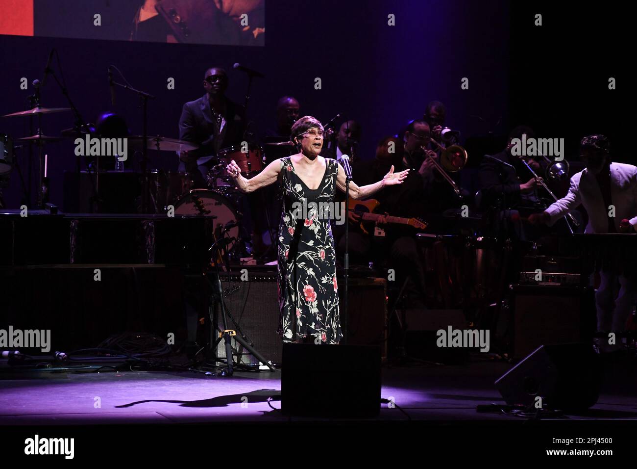 New York, États-Unis. 30th mars 2023. Bettye LaVette se produit au gala «  Une grande nuit à Harlem » de la Jazz Foundation of America au Apollo  Theatre de New York, NY