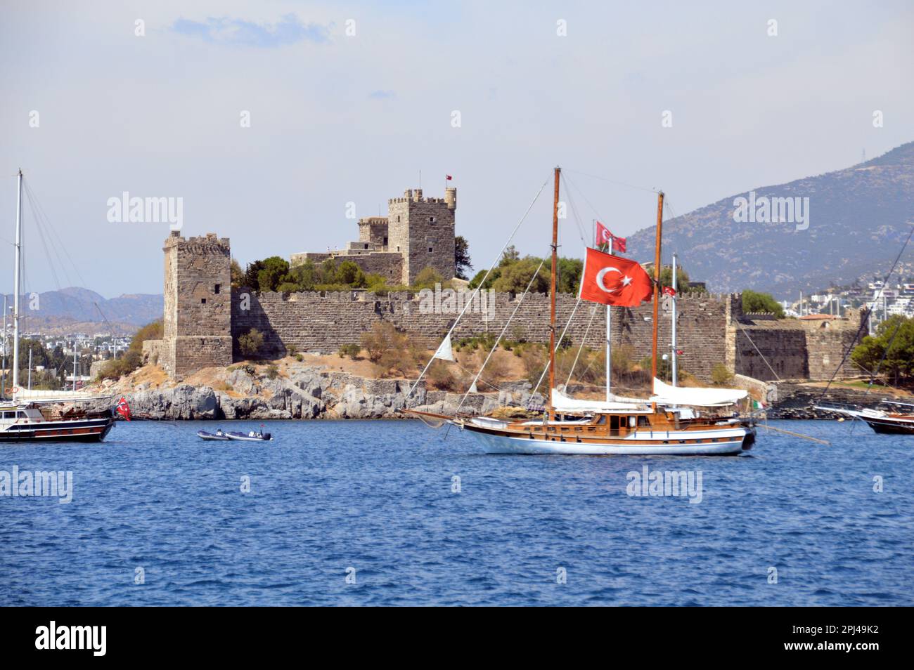 Turquie, province de Mugla, Bodrum (anciennement Halikarnassos) : château de Saint Pierre, construit par des chevaliers croisés de l'ordre de Saint-Pierre Jean en 1402, en utilisant les Banque D'Images