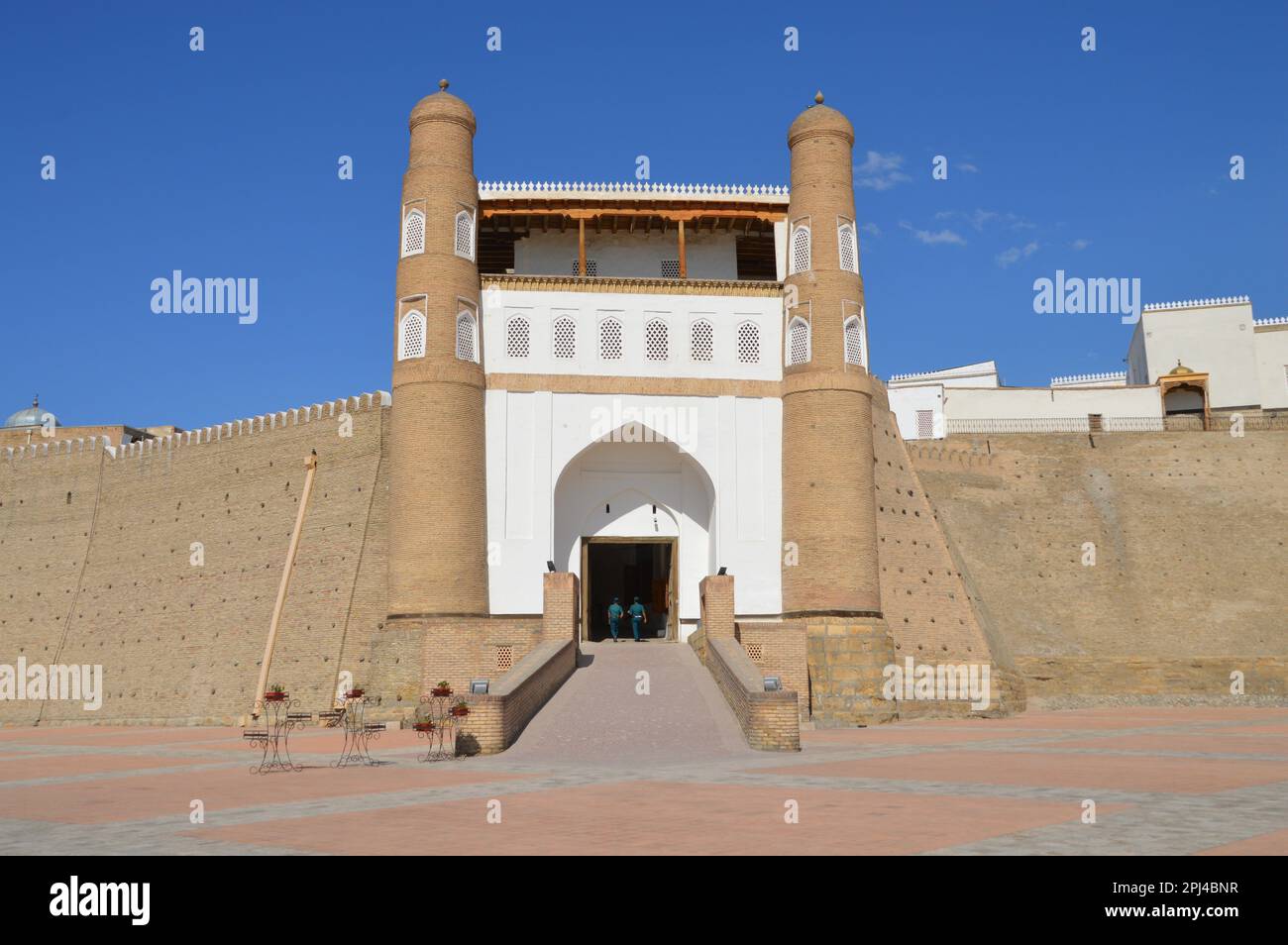 Ouzbékistan, Boukhara : porte ouest de l'Arche, résidence fortifiée de l'émir, menant au Registan, ou place principale. Banque D'Images