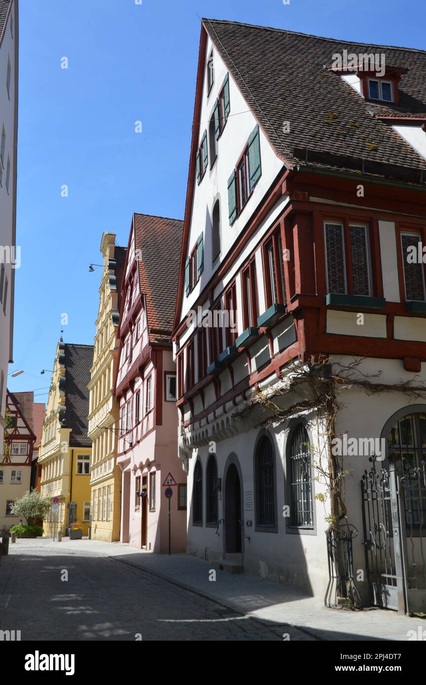 Allemagne, Bavière, Swabia, Nördlingen: Une rangée de belles maisons de burgher à pignons, face à Weinmarkt. Banque D'Images