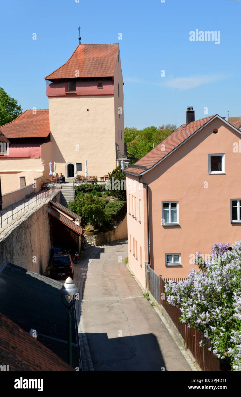 Allemagne, Bavière, Swabia, Nördlingen: Le Berger Tor, datant de 1362, porte ouest de la ville, gardait la route d'Ulm. Vue de la ville Banque D'Images