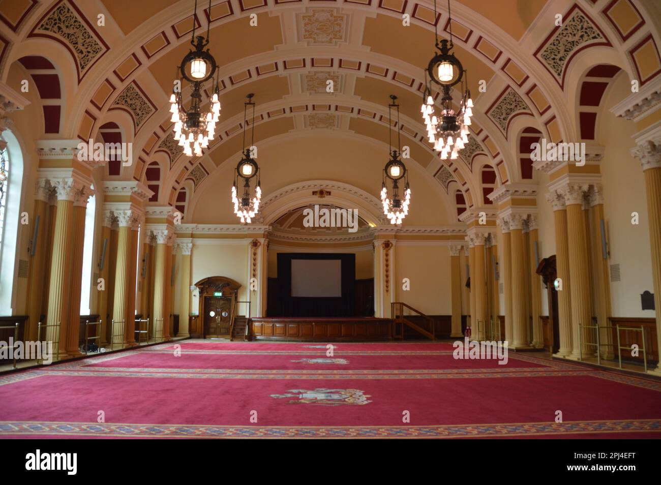 Irlande du Nord, Belfast : le Grand Hall de l'hôtel de ville de Belfast, reconstruit après des dégâts de guerre. Banque D'Images