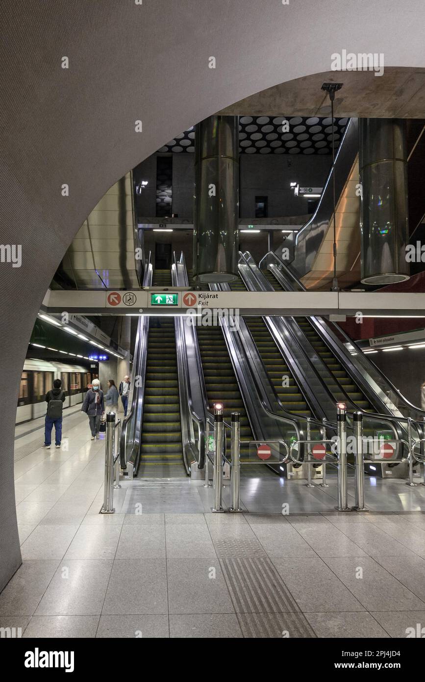 Métro ligne 4 Budapest Banque D'Images