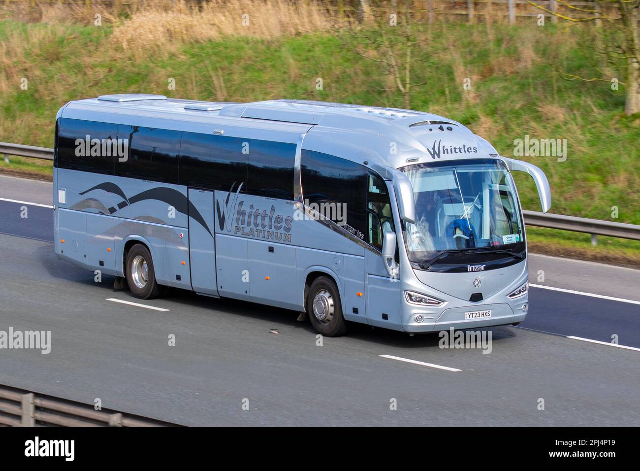 WHITTLES PLATINIUM IRAZAR l6AD2 Coach, location d'autocar, vacances et excursions d'une journée ; voyage sur le M61 Banque D'Images