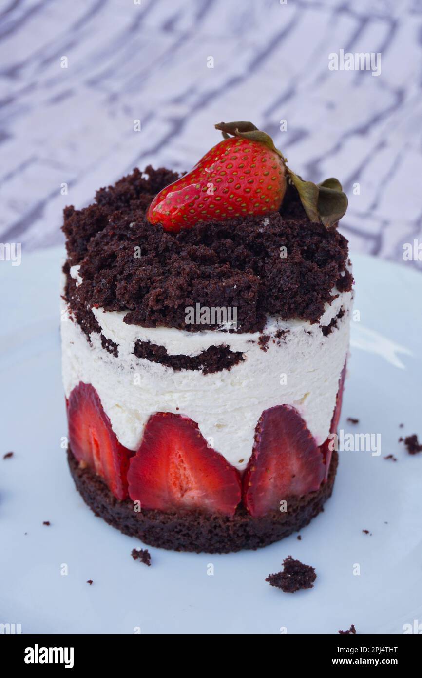 Gâteau aux fraises, fraise, chocolat et crème Banque D'Images