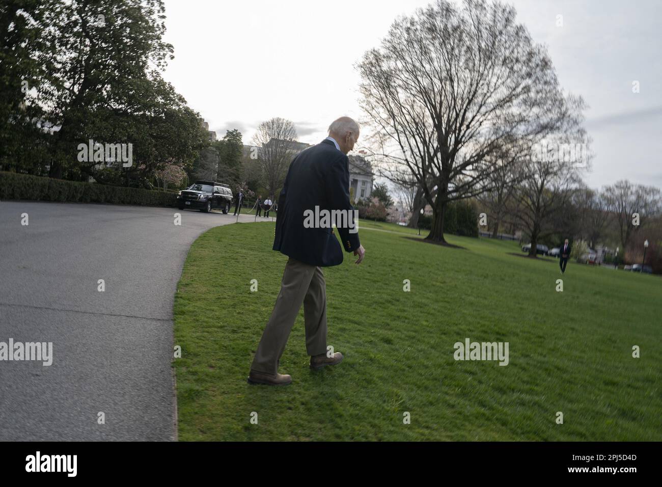 Washington, États-Unis. 31st mars 2023. Le président des États-Unis Joe Biden quitte la Maison Blanche à Washington, DC, pour visiter des parties endommagées par la tornade du Mississippi sur 31 mars 2023. Photo de Chris Kleponis/UPI crédit: UPI/Alay Live News Banque D'Images