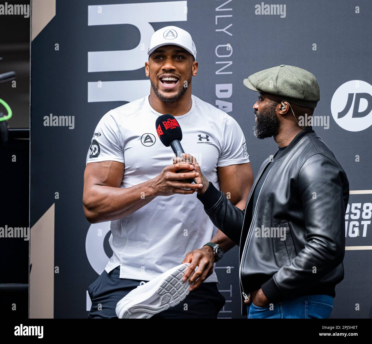 Londres, Royaume-Uni. 31st mars 2023. Anthony Joshua donne une interview pendant Joshua vs Franklin + Undercard Weigh-in à Westfield Londres, Londres, Royaume-Uni vendredi, 31 mars 2023 à LONDRES, ANGLETERRE. Credit: Taka G Wu/Alay Live News Banque D'Images