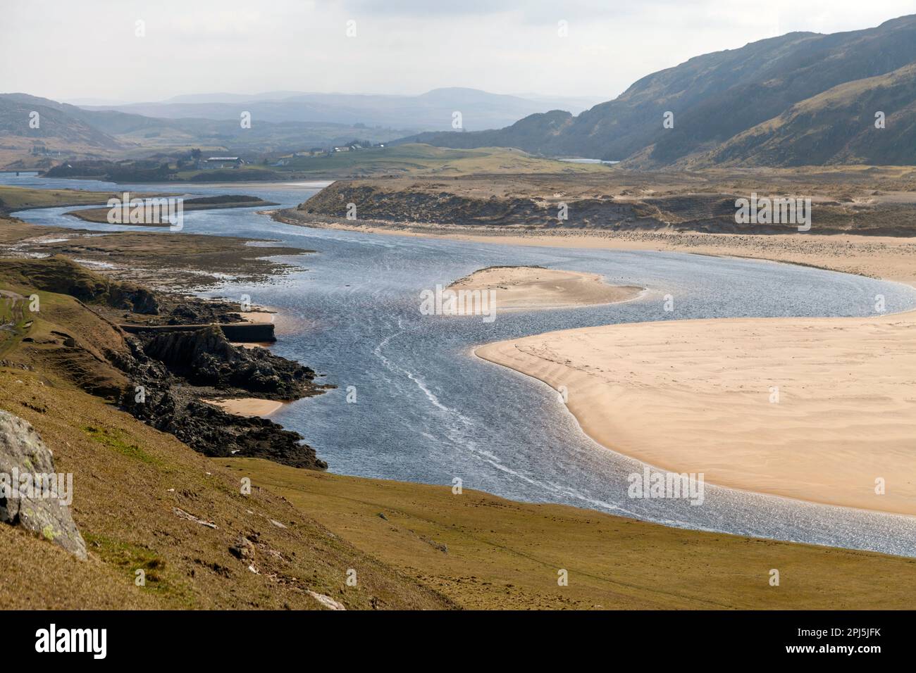 En descendant la rivière Naver dans la baie de Torrisdale vers Bettyhill, Sutherland, Écosse Banque D'Images