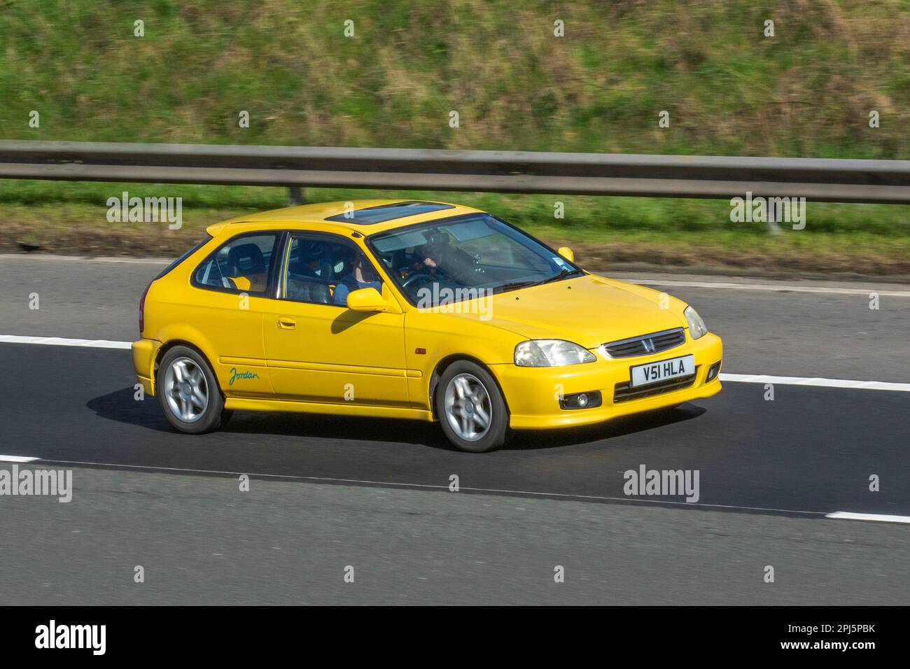 1999 90s années quatre-vingt-dix jaune HONDA CIVIC JORDAN VTI, Limited Edition Hatchback, essence 1595 cc ; sur l'autoroute M61 Royaume-Uni Banque D'Images