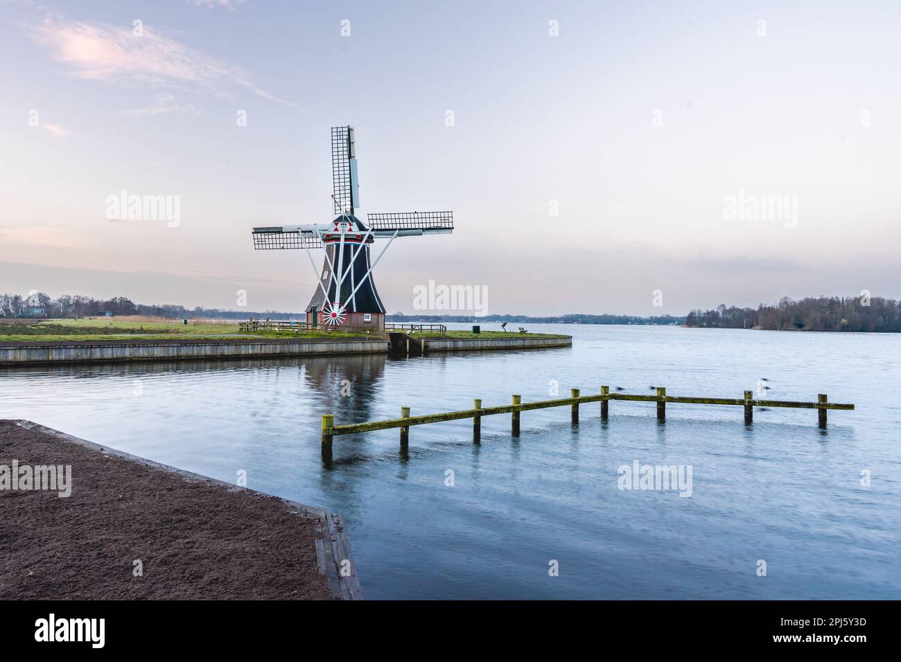 De Helper, moulin à vent néerlandais à Haren, Groningen, pays-Bas. Banque D'Images