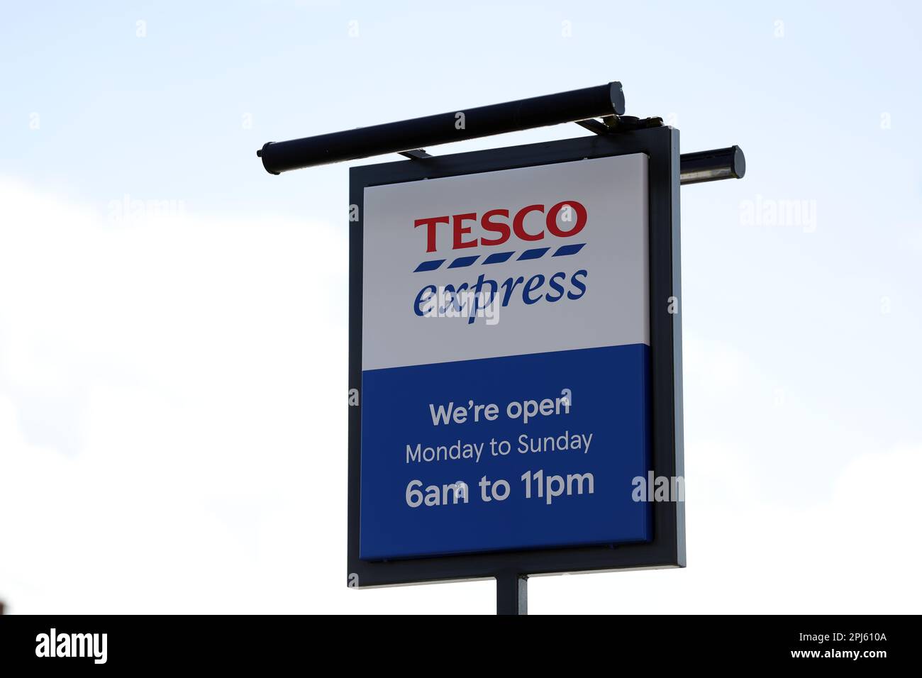 Image ©sous licence de Parsons Media. 30/03/2023. Letchworth , Royaume-Uni. Tesco Express Letchworth, Herfordshire. Photo par Andrew Parsons / Parsons Media Banque D'Images