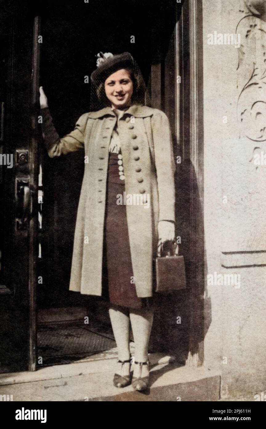 Une femme habillée en 1940s, c. 1945. Banque D'Images