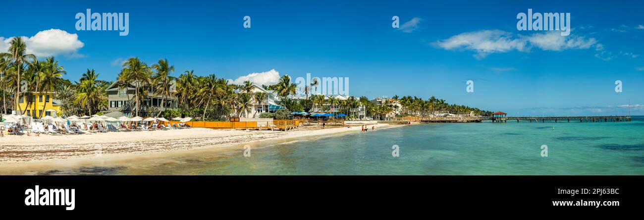 Vue panoramique sur la plage de sable à Key West, Floride. Banque D'Images