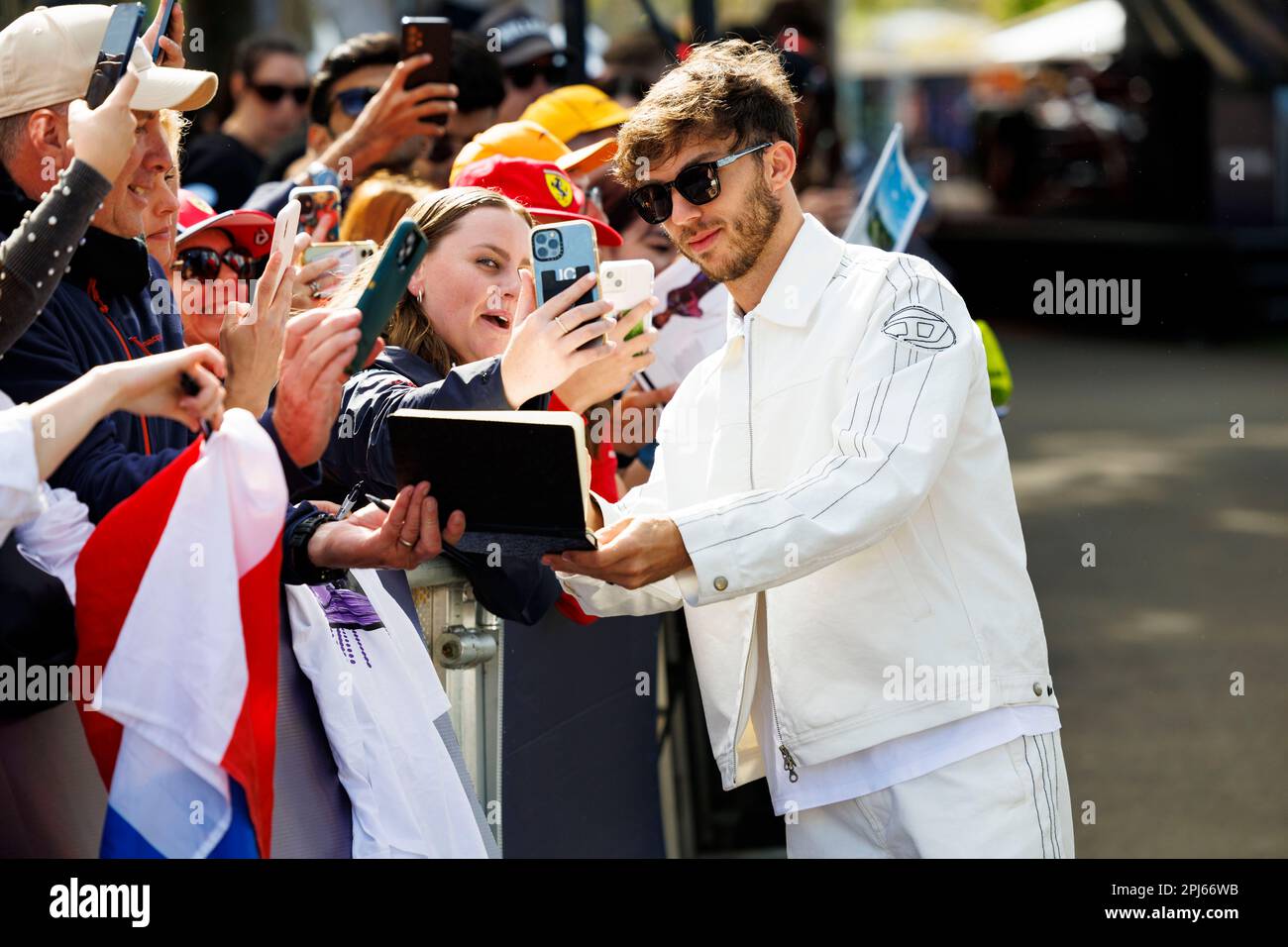 31st mars 2023 : circuit du Grand Prix de Melbourne, Melbourne, Victoria, Australie : Grand Prix de Formule 1 d'Australie : pratique libre : Pierre Gasly, pilote alpin numéro 10, arrive à la Formule 1 d'Australie pour les sessions d'entraînement libre crédit : action plus Sports Images/Alay Live News Banque D'Images