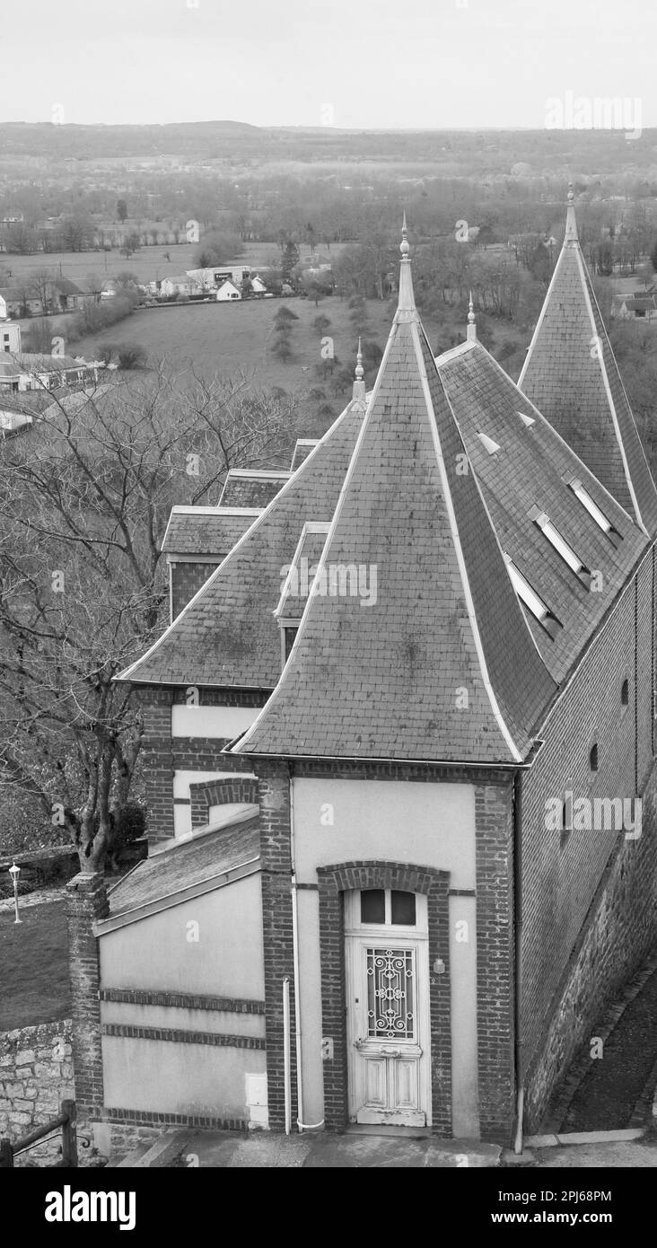 Vue depuis les remparts du Château de Domfront, Orne, Normandie, France, Europe Banque D'Images