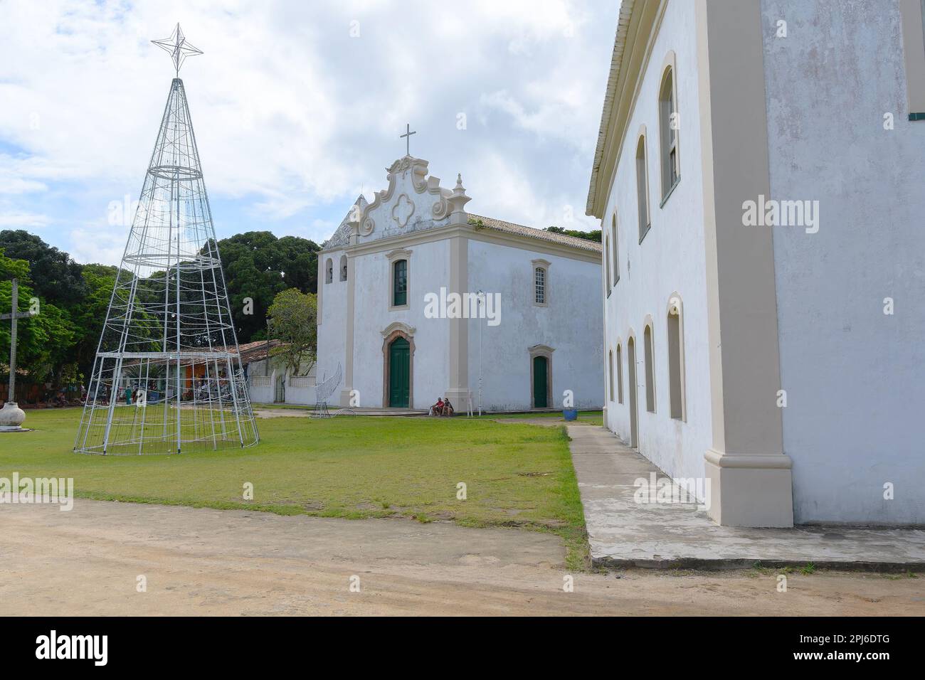 Porto Seguro, BA, Brésil - 03 janvier 2023 : l'église mère Nossa Senhora da Pena, située au centre historique de Porto Seguro. Banque D'Images