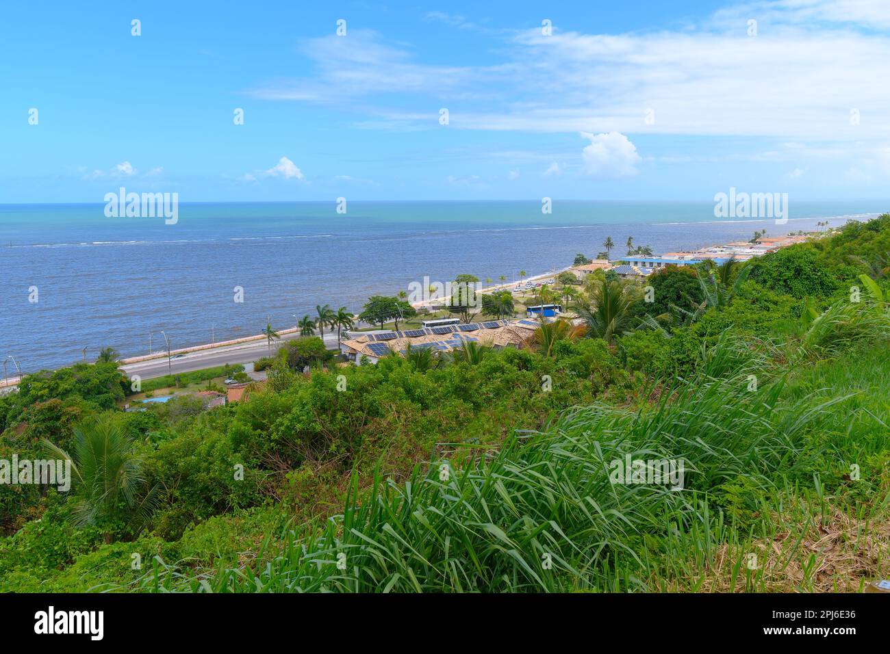 Vue sur le paysage de Porto Seguro - Bahia, Brésil. Région entre le quartier de Taperapuan et le centre-ville. Avenue Descobrimento et Beira Mar avenu Banque D'Images
