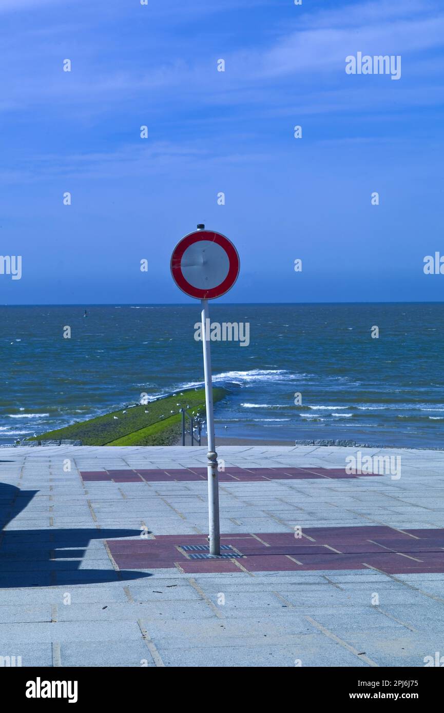 Panneau de signalisation sur la promenade de la plage, Norderney, district d'Aurich, Allemagne Banque D'Images