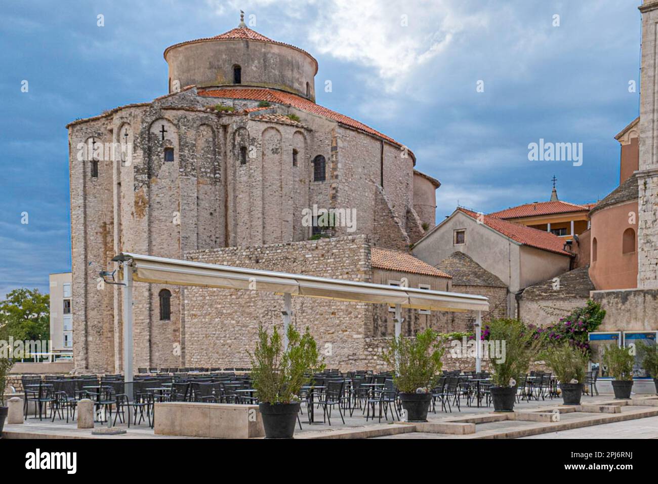L'église Saint-Donat est l'un des monuments les plus importants de la ville de Zadar, en Croatie. Elle a été construite au 9ème siècle sur les fondati Banque D'Images