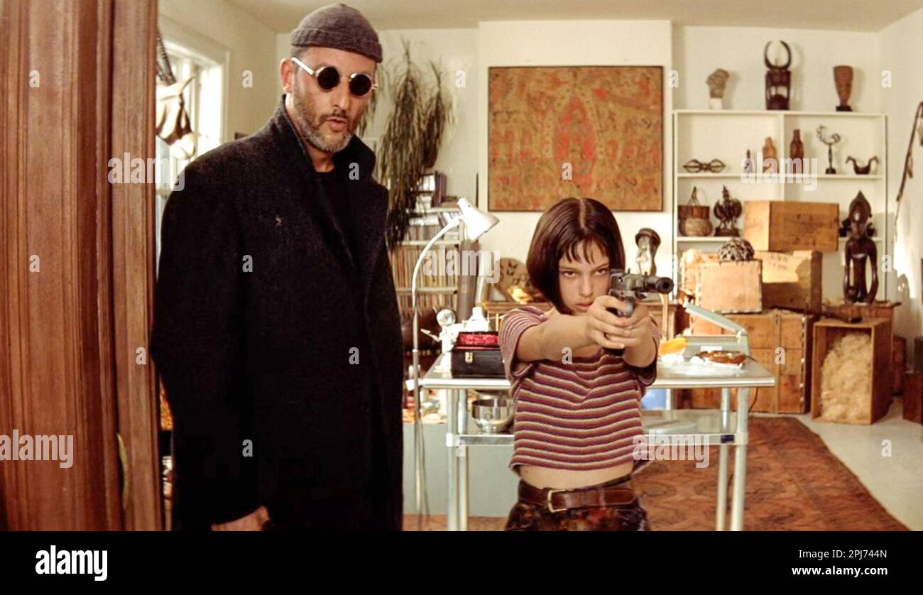 Natalie Portman et Jean Reno dans une scène du film (C)Gaumont Buena Vista  : Leon (1994). Complot : Mathilda, 12 ans, est à contrecœur emmenée par Léon,  un assassin professionnel, après le