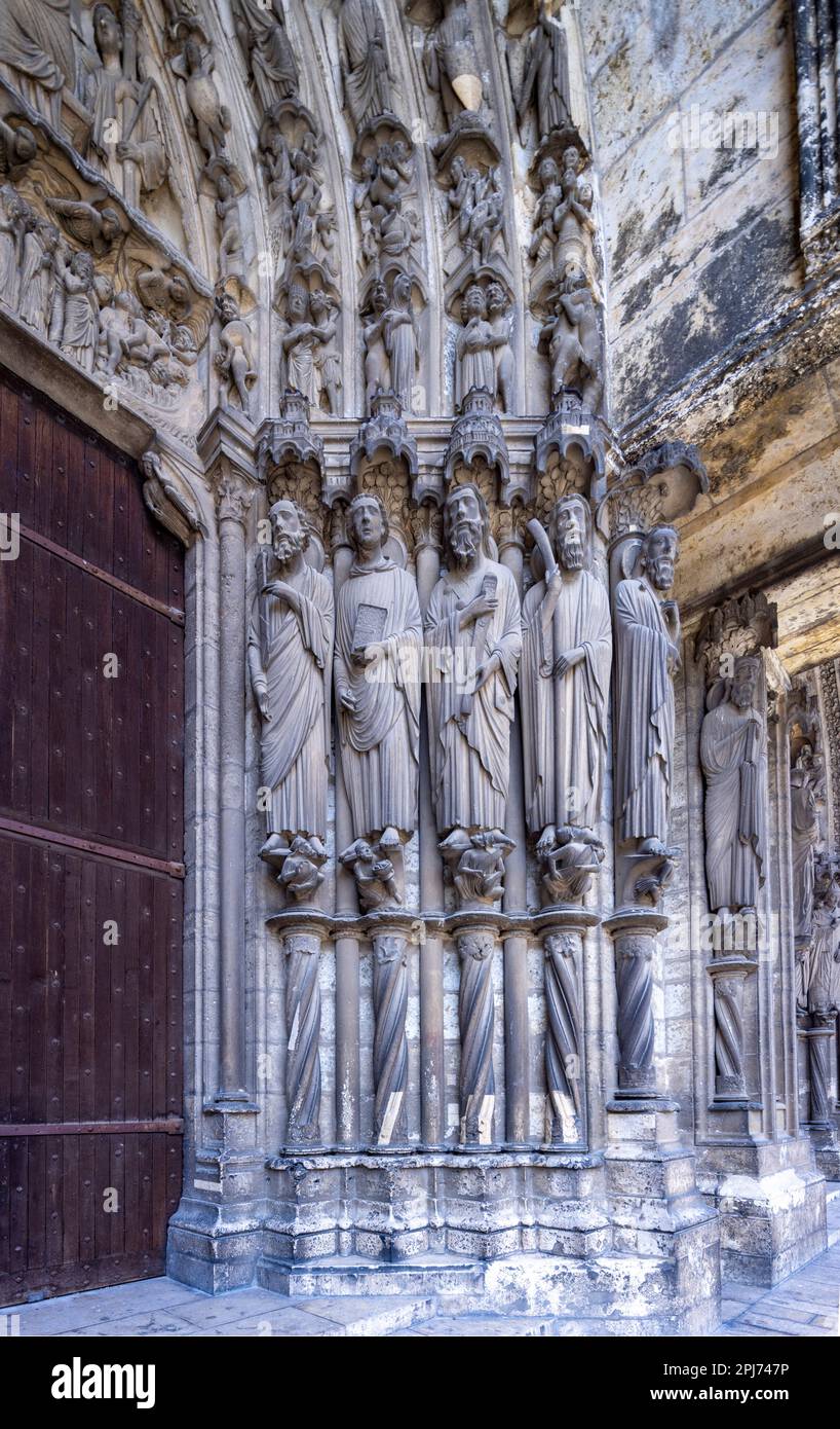 Portail central de l'entrée sud, cathédrale de Chartres, France Banque D'Images