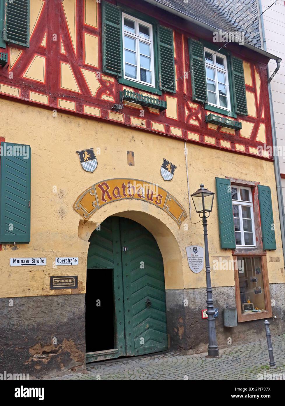 Le rathaus (hôtel de ville), Mainzer Strasse, Bacharach (Bacharach am Rhein), du Postenturm, district de Mayence-Bingen, Allemagne Banque D'Images